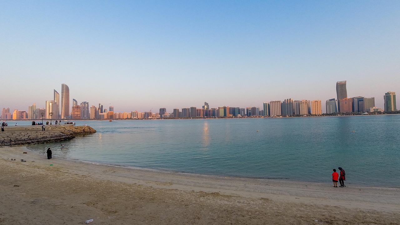 Studio Apartments in the UAE: 2025 Price Trends, Location Insights, and Investment Benefits for Expats